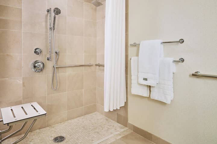 Room 32 of 86